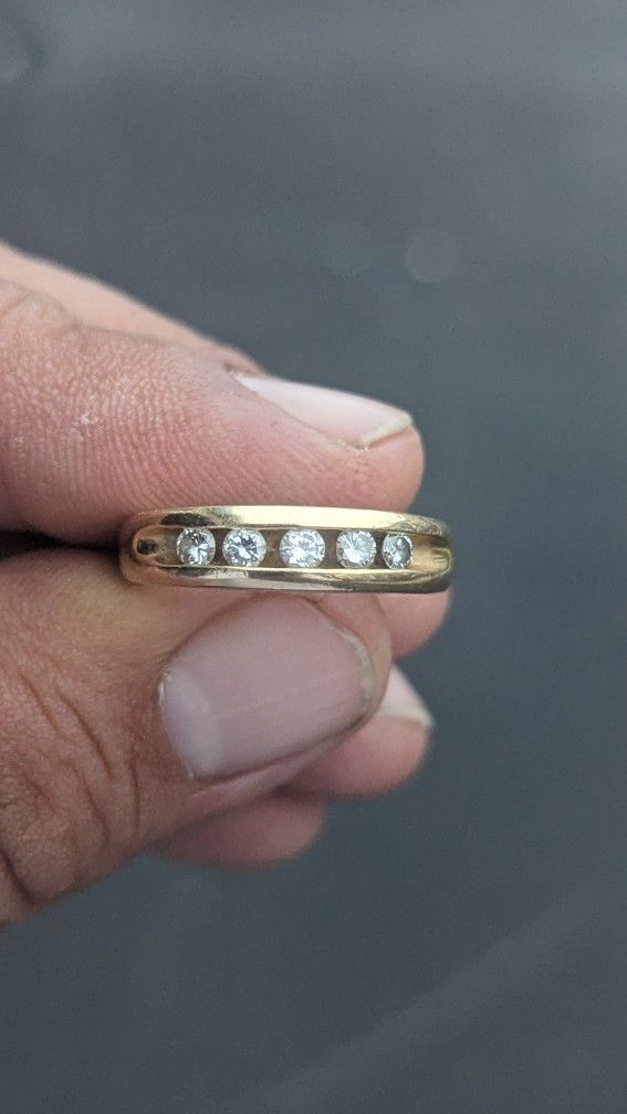 GOLD AND 5 DIAMOND WEDDING RING