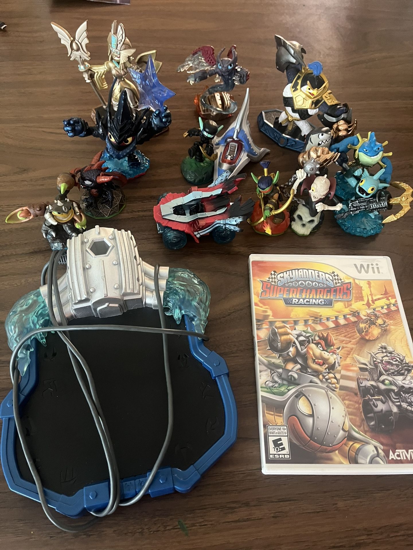 Nintendo Wii Skylanders Super Chargers Racing W/ Portal And Skylanders