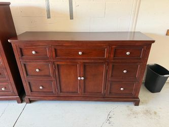 Ashley Furniture 3-piece Bedroom Set
