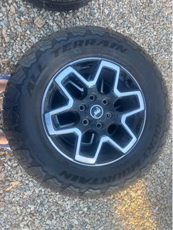 Barely used stock Bronco wheels and tires 275/R6518