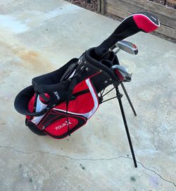 Tour X Kids Golf set 7 piece set 7,9, wood, driver and putter right Handed with stand bag and head cover for driver