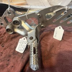 43351.01H01 Bracket front foot Rest 2006 Suzuki GSXR600 