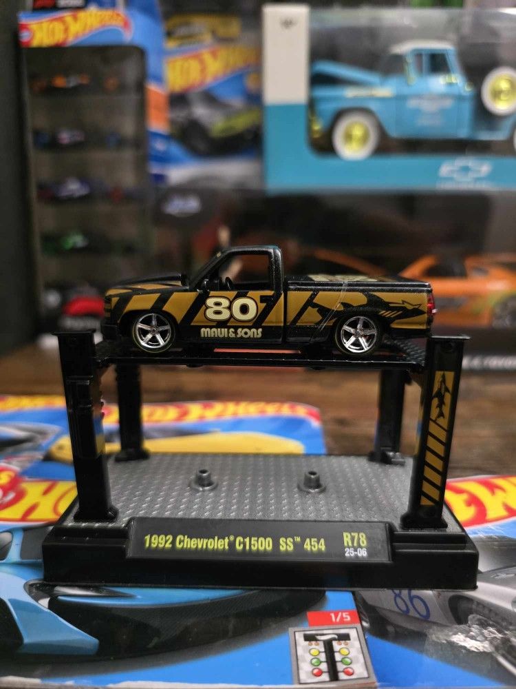 92 Chevy C1500 454 SS Scale Diecast