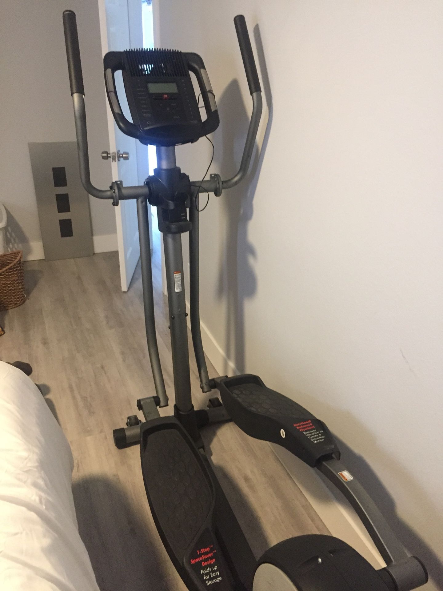 Nordic Track E5 si Elliptical Space Saver