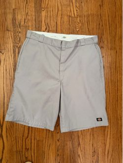 Dickies Men's 13" Loose Fit Multi-Pocket Work Short Gray 42 GENTLY USED