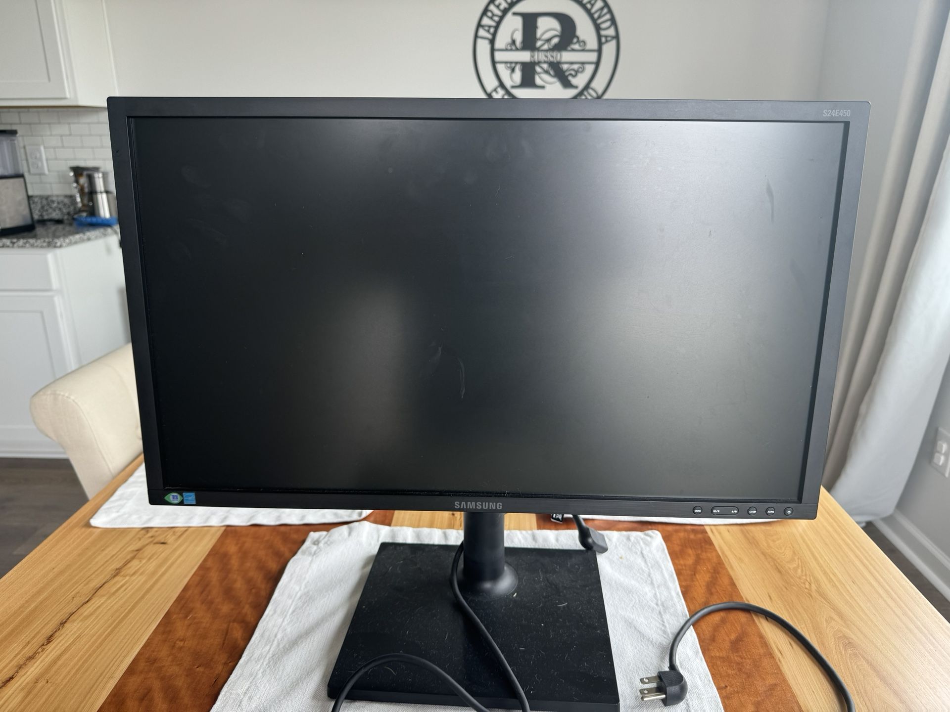 Samsung S24E450 Monitor (Great Condition)