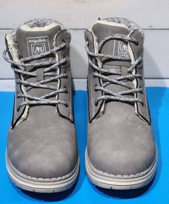 Womens Hiking Boots/ Anti-Slip Snow Boots $25 each (Six Available In Size 7-7.5)