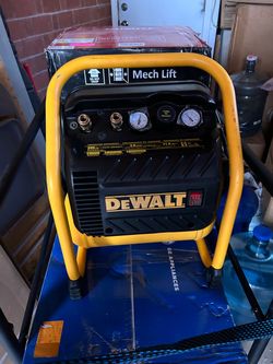 New DEWALT 2.5 Gal. Portable Electric Heavy Duty 200 PSI Quiet Air Compressor