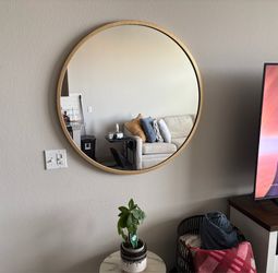 Stratton Home Decor Ava 35.5” Round Mirror w/ Matte Gold Finish