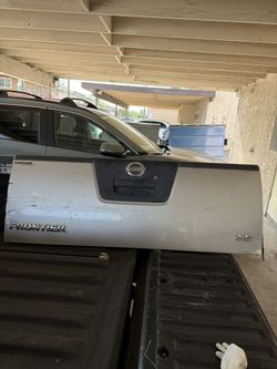 Nissan Frontier Tailgate