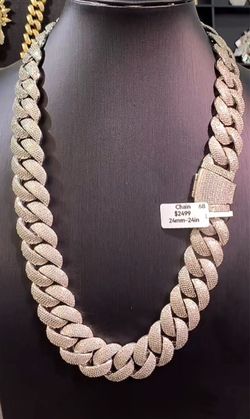 Mossanite diamonds iced out Cuban Link Chain Necklace 22 inches