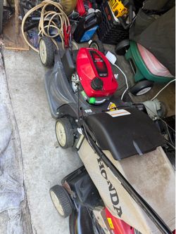 Lawn mower hrx217. 200 cc.