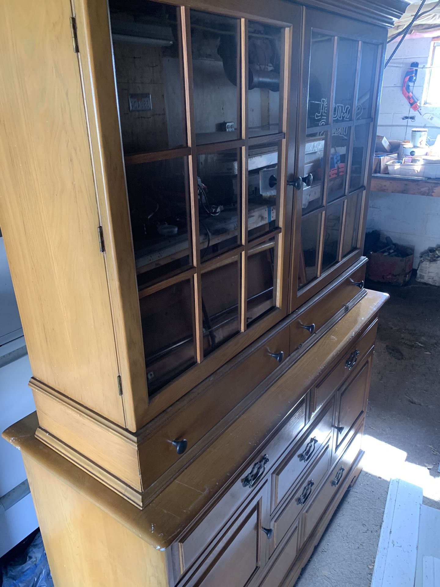 China Hutch / Cabinet 