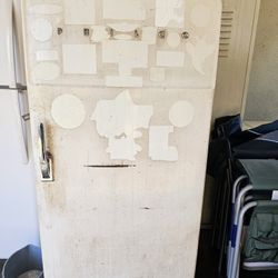 Excellent Working Old School Fridge 