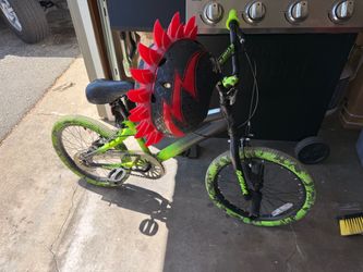 Madd Gear Kids MG18 BMX Bike with RadSkullz Helmet
