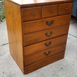 Dresser 