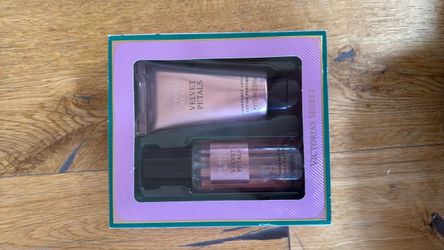 Victoria Secret  Velvet Petal Set