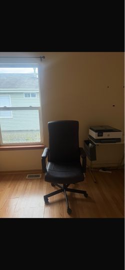 White Marble-Look L-Shaped Desk & Black Office Chair Set