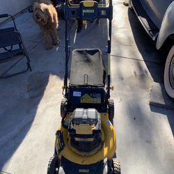 De Walt Battery Powered Lawn Mower 