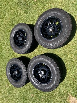 17x9 race lines and  toyo AT 33x12.5r17
