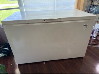 Whirlpool 16–17 Cu Ft Chest Freezer – Works Perfectly