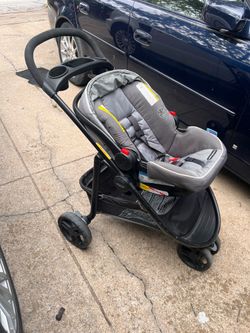 Car Seat Stroller. Needs a little dusting and cleaning. $85 Location: Arlington  Se Habla Español