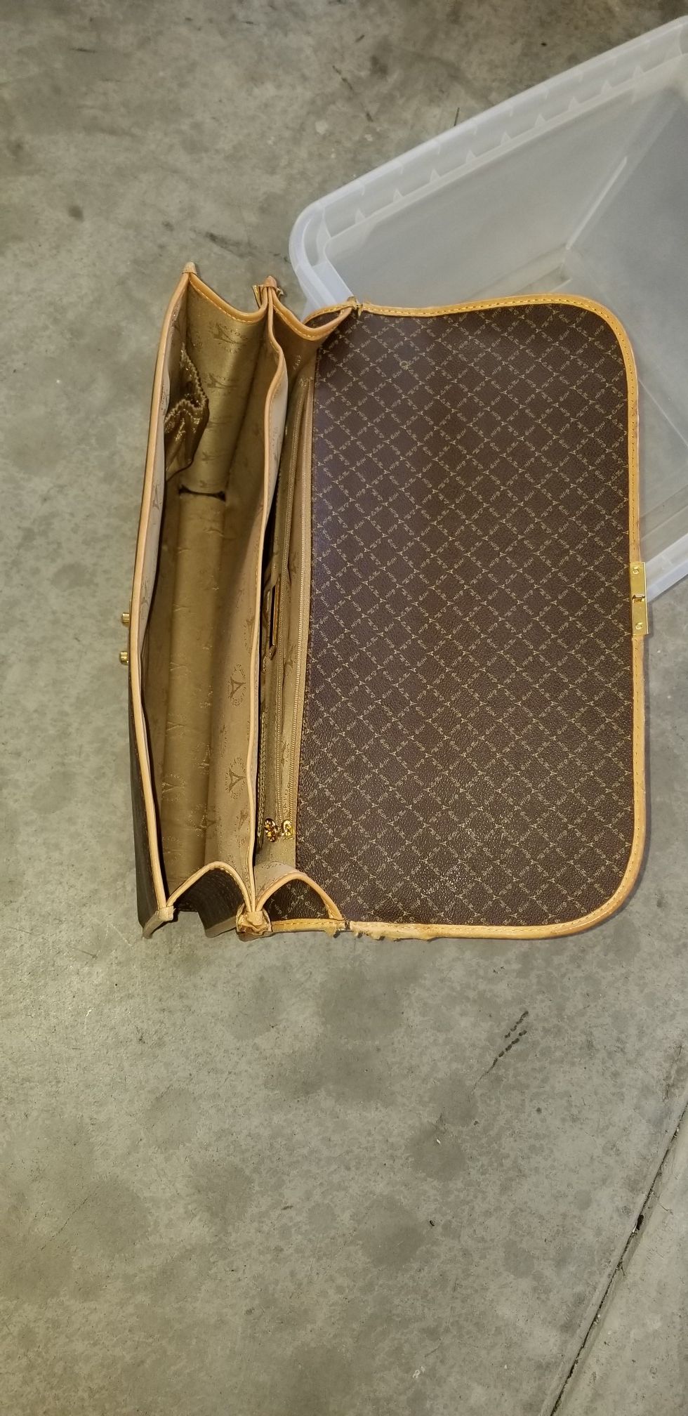 LA Tour Paris Eiffel briefcase very cheap $5