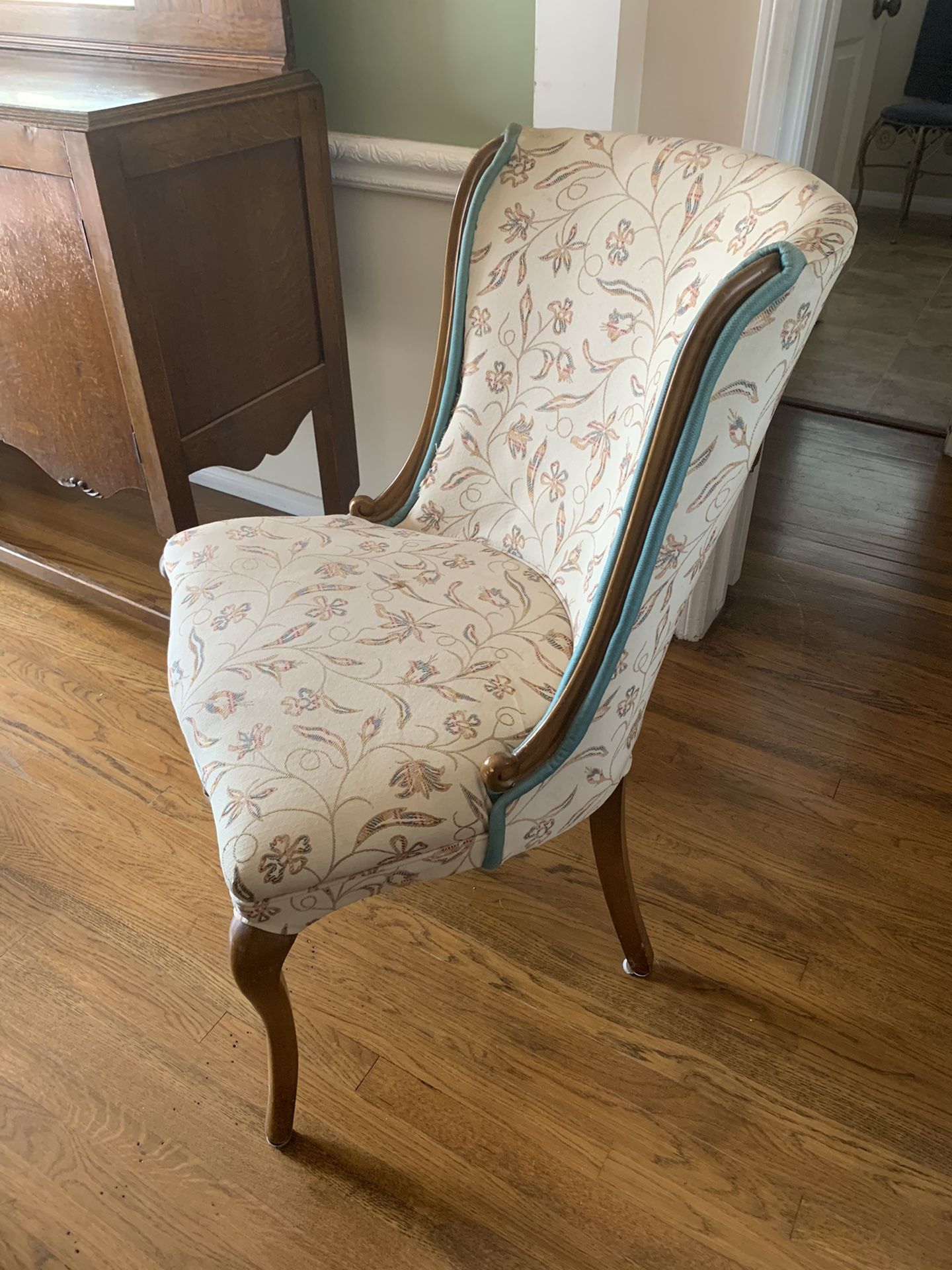 Antique chair set of 2