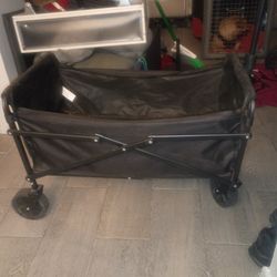 Foldable utility trailer