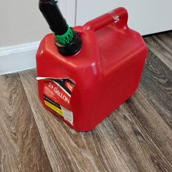 Briggs & Stratton Gas Can, 2 + Gallon Red Gas Can with Smart Fill Gas Can Spout.