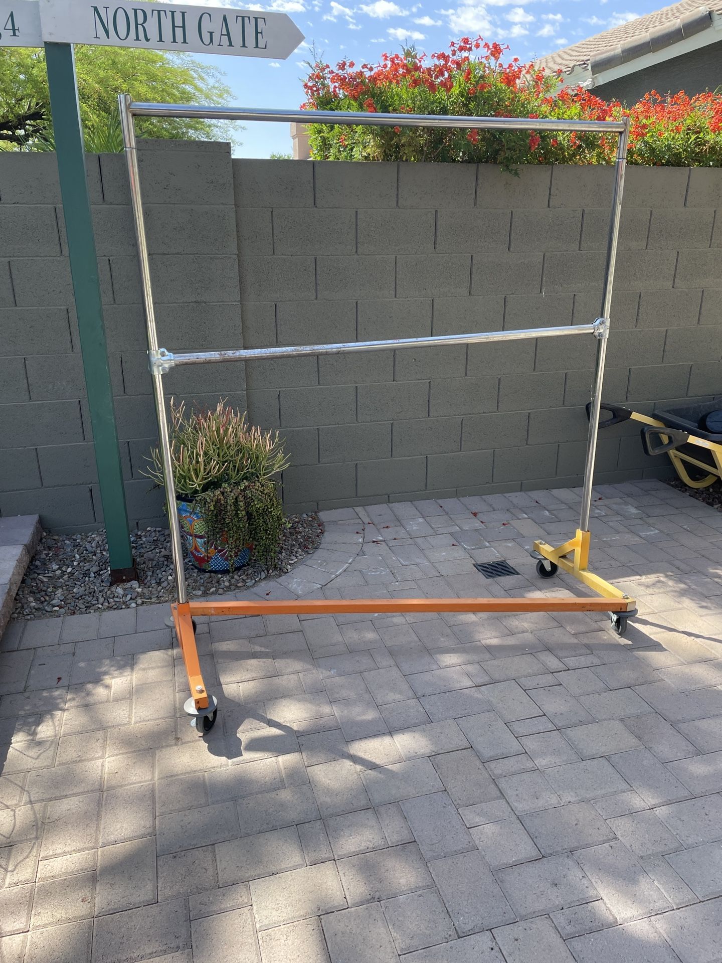 rolling Z rack clothing rack for Sale in Cave Creek, AZ OfferUp