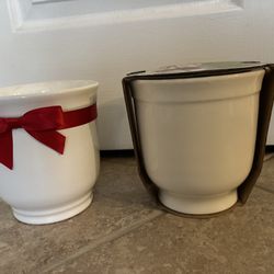 2 vintage never used Smith & Hawken white glazed ceramic planters/pots. 