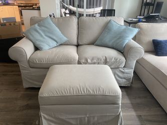 Ikea Uppland Loveseat in Totebo light beige for Sale in Seattle