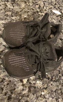Adidas girl or boy tennis size 5c like new