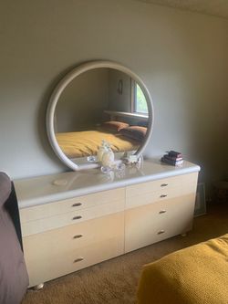 Rare 1980s Italian Postmodern King Bedroom Set - Lacquer