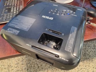 Crisp 1080p Home Theater Movie Projector – BARELY USED!