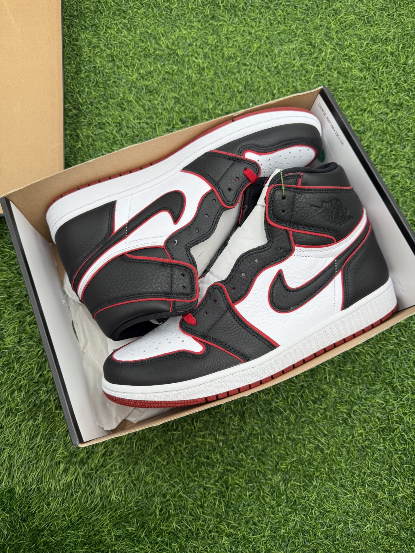 New Jordan 1 “Bloodline” Size 12