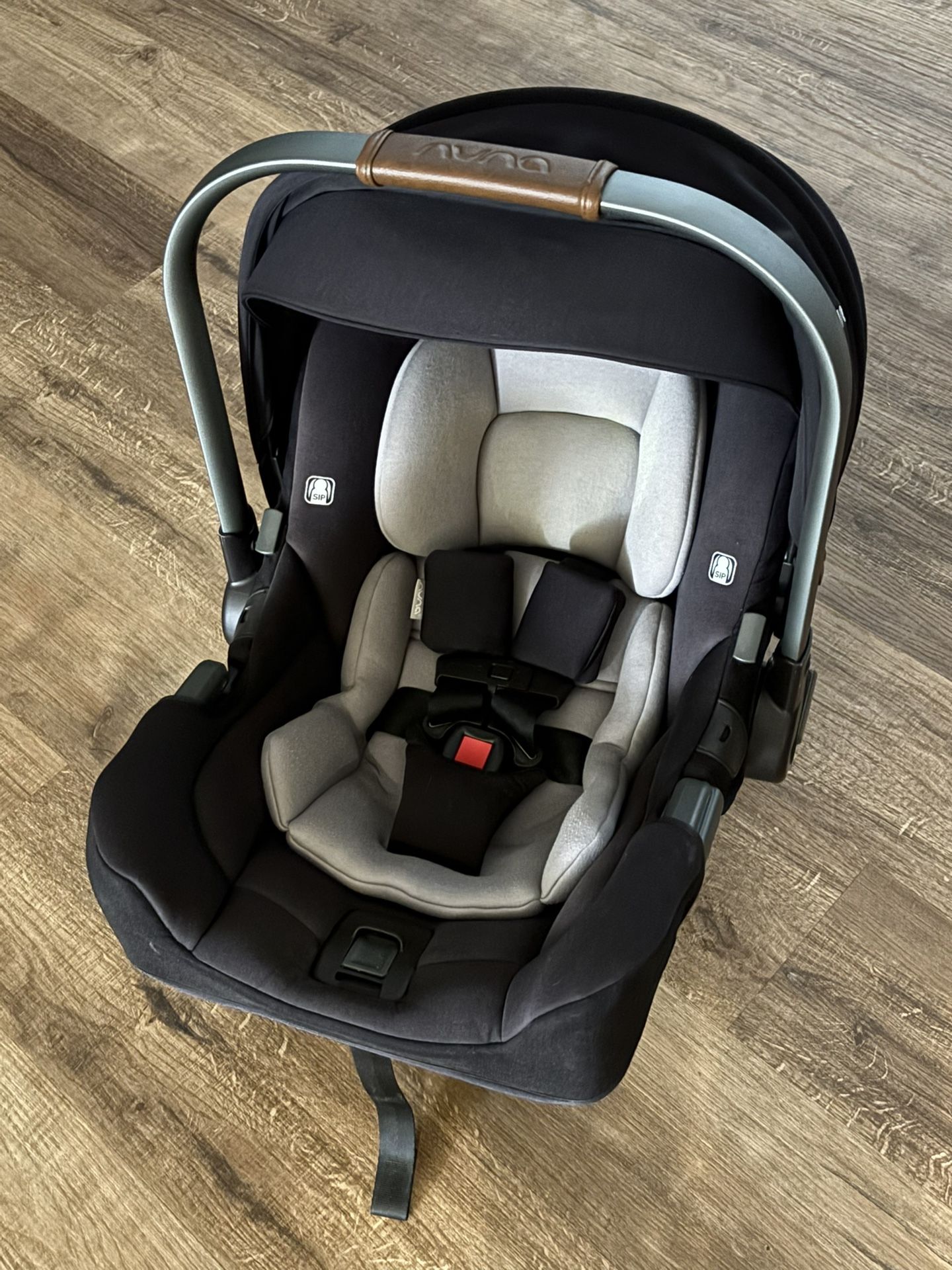 Nuna Pipa Rx with base