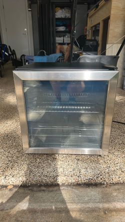 Insignia minifridge in perfect condition!