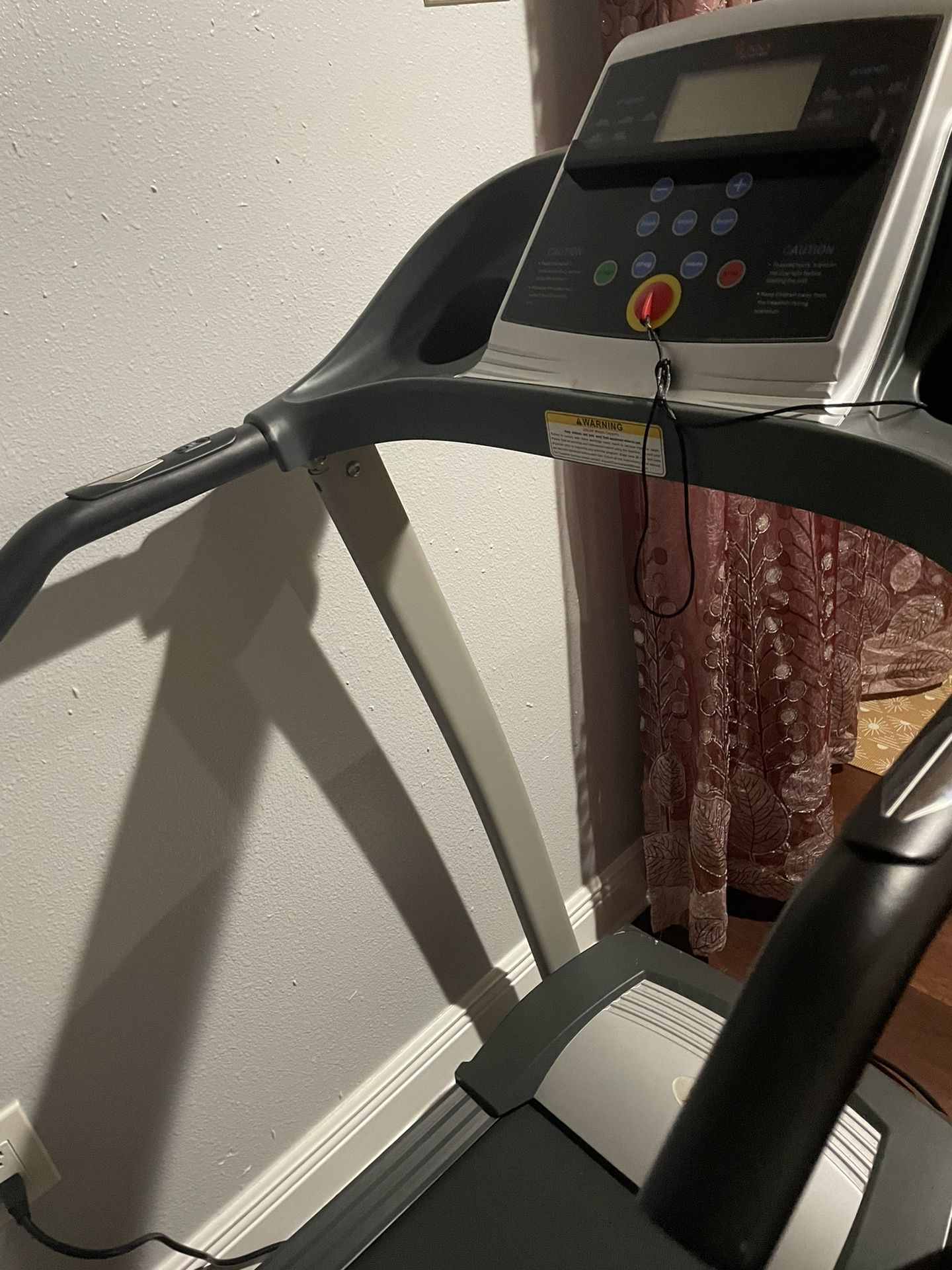 Sunny Health And Fitness Threadmill