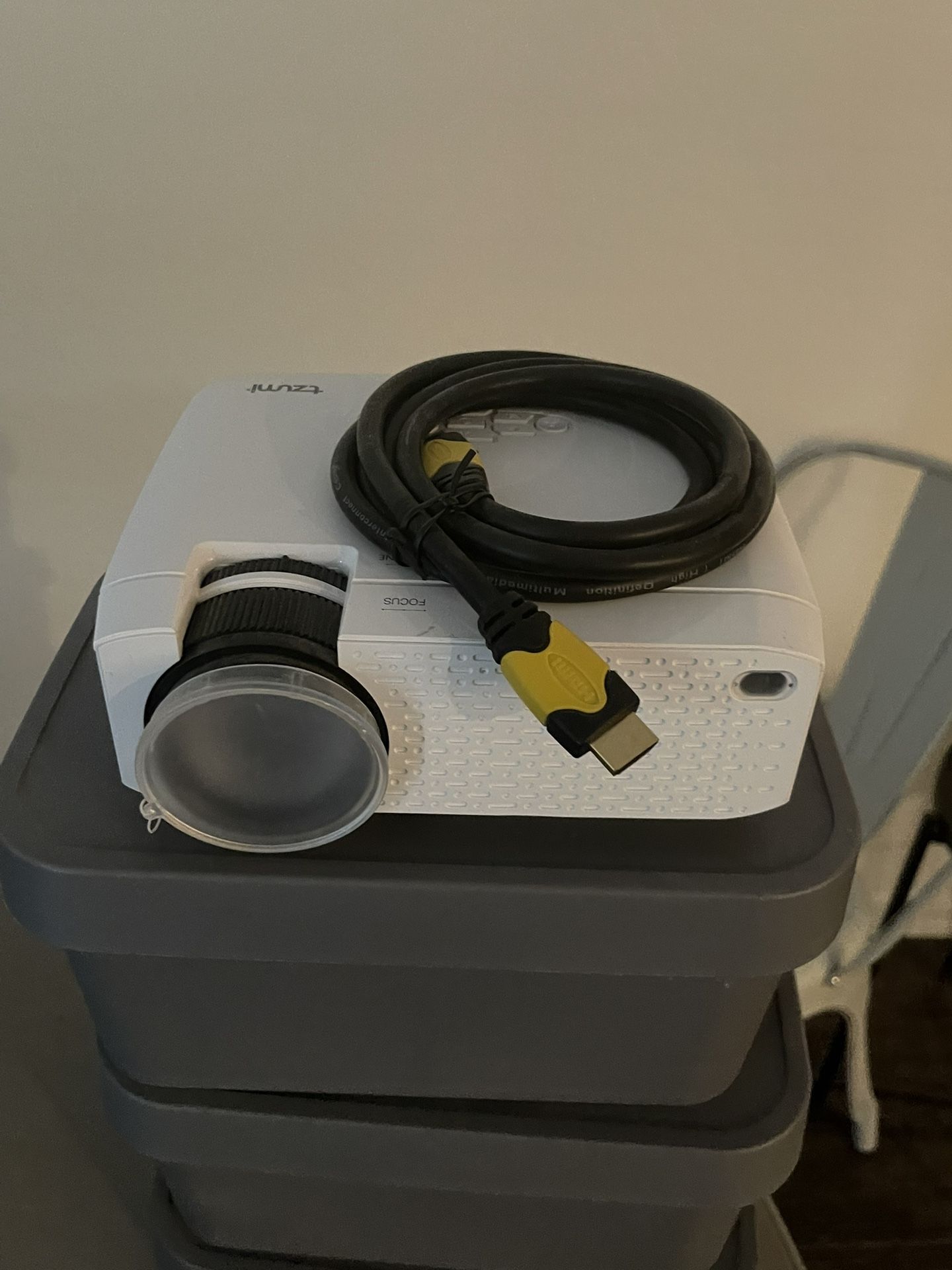 Tzumi Projector 1080p 