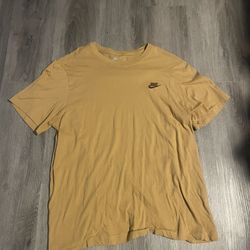 Y2K Brown/yellow Nike T-shirt