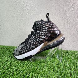 Nike LeBron 17 GS 6.5 Youth Black White BQ5594-002 W/box