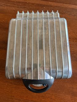 VillaWare Model 2001 Uno Belgian Waffler 4-SQ electric waffle maker