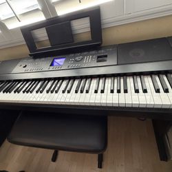 Yamaha Portable Grand DGX 650