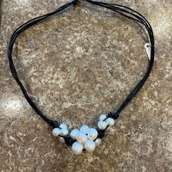 Woman’s new leather wheel, pearl necklace shipping available
