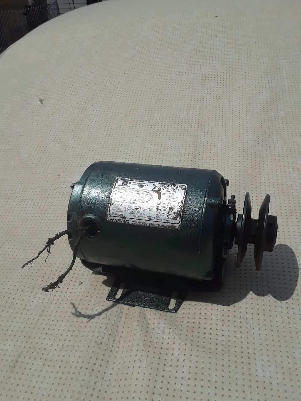 Big drive motor w/pulley.