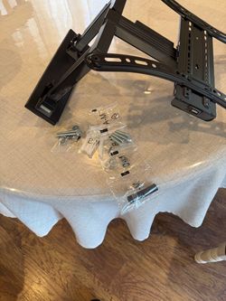 TV WALL MOUNT FITS 32-70”