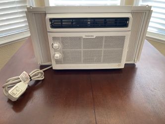 Air Conditioner Toshiba Window Unit. Like New