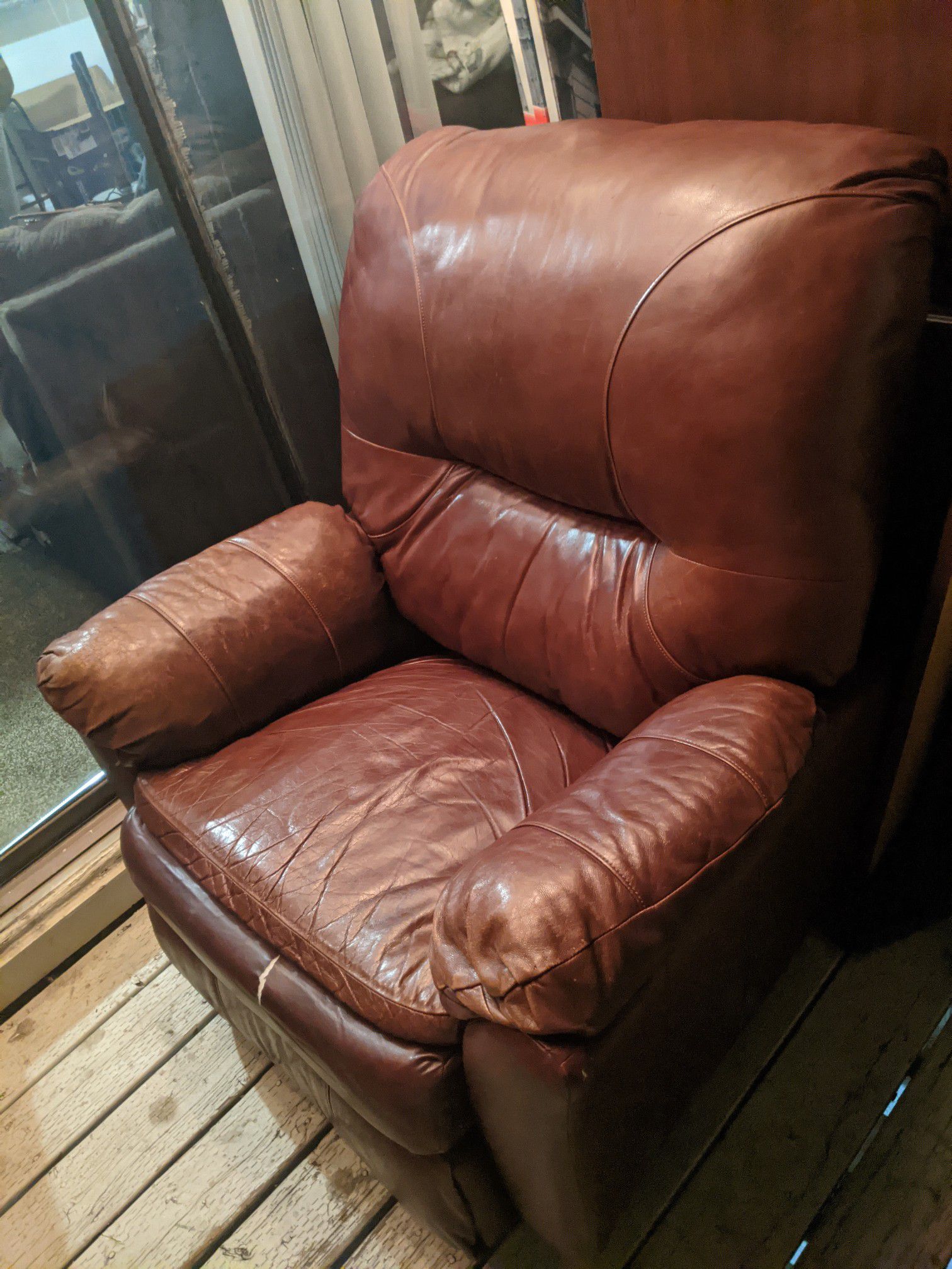 Free single recliner and computer desk